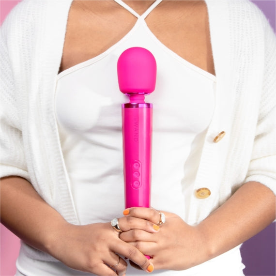 Rechargeable Vibrating Massager by Le Wand (Magenta) Alrossa Rechargeable Vibrating Massager by Le Wand (Magenta) Alrossa